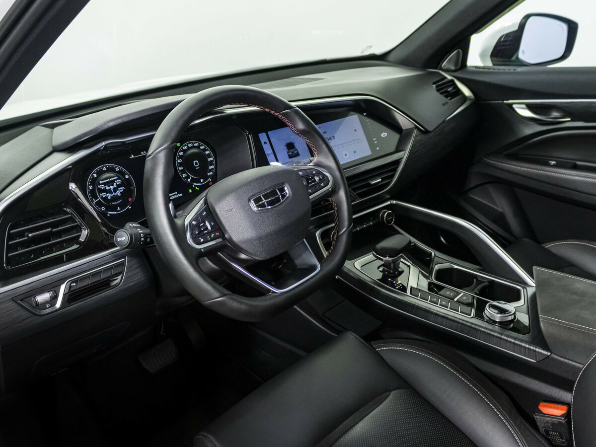 Geely Tugella с пробегом — 2023 год. Фото: #8