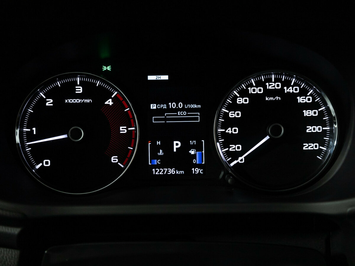 Mitsubishi Pajero Sport с пробегом — 2018 год. Фото: #9