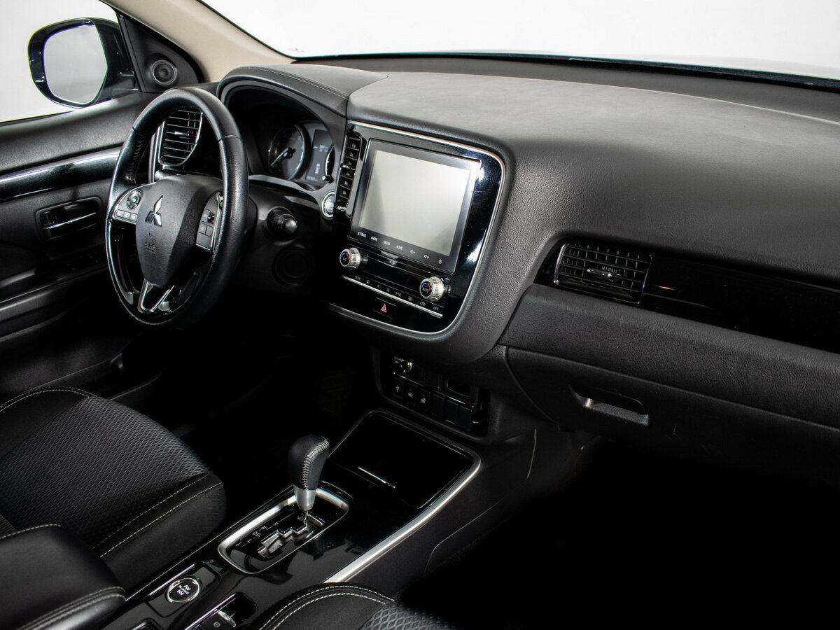 Mitsubishi Outlander с пробегом — 2022 год. Фото: #10