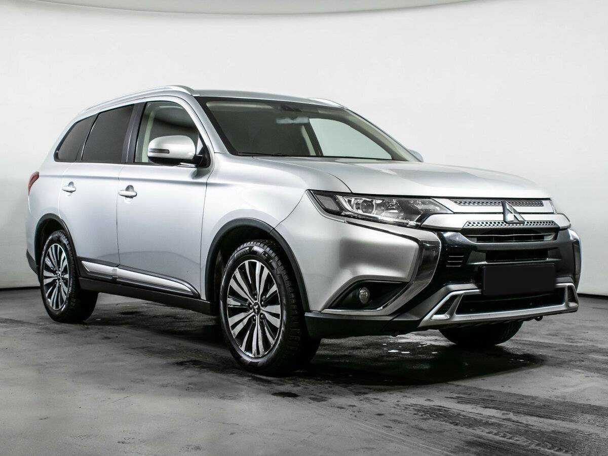 Mitsubishi Outlander с пробегом — 2018 год. Фото: #2