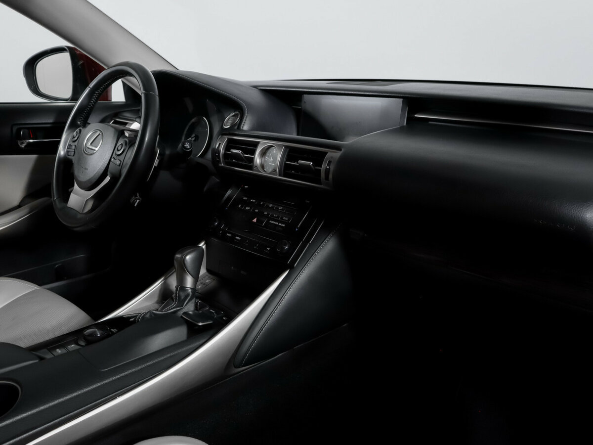 Lexus IS с пробегом — 2013 год. Фото: #6