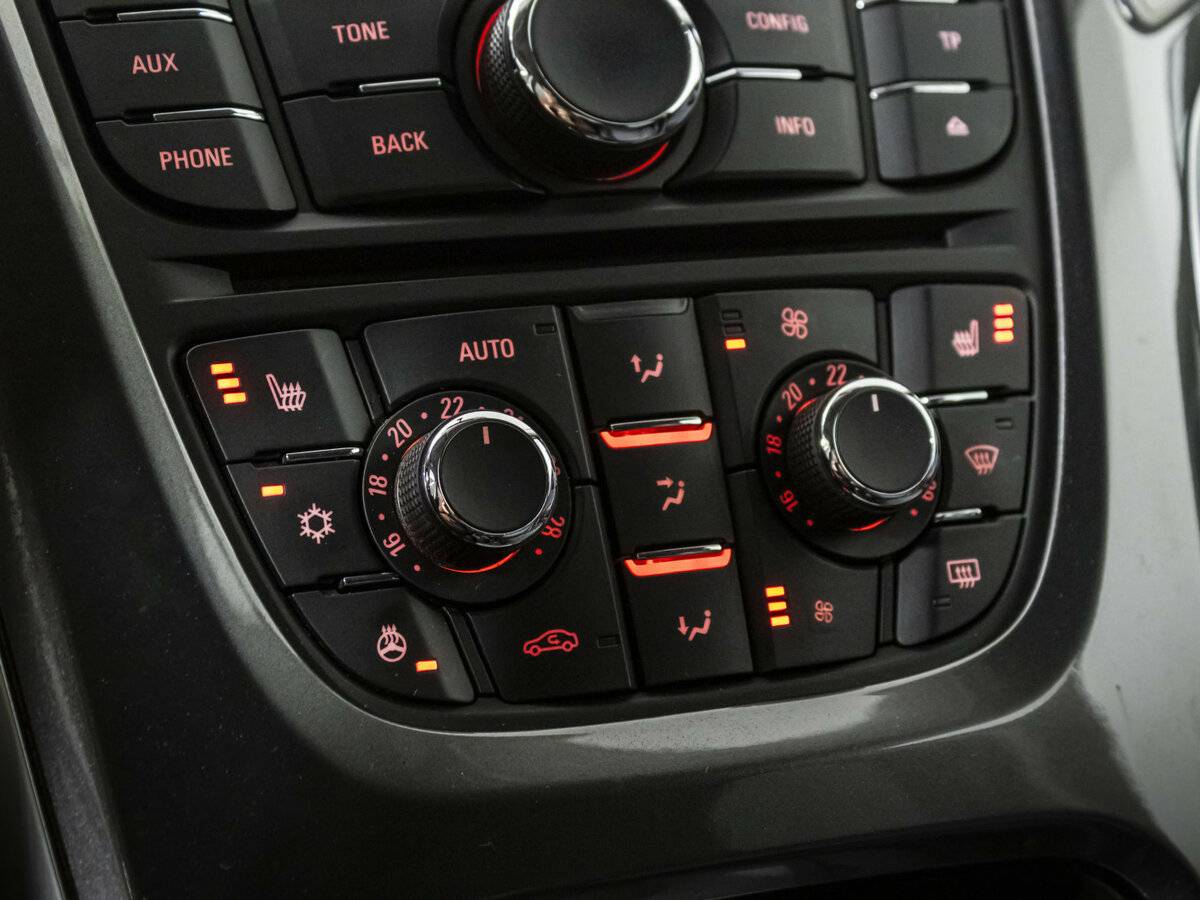 Opel Astra с пробегом — 2013 год. Фото: #14