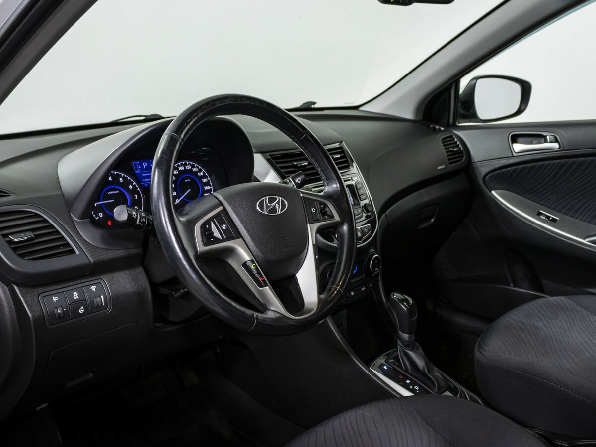 Hyundai Solaris с пробегом — 2015 год. Фото: #9