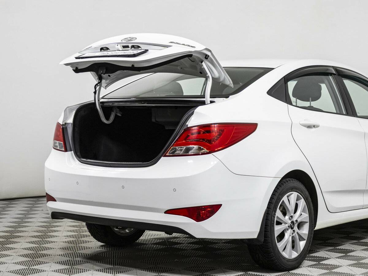 Hyundai Solaris с пробегом — 2015 год. Фото: #15