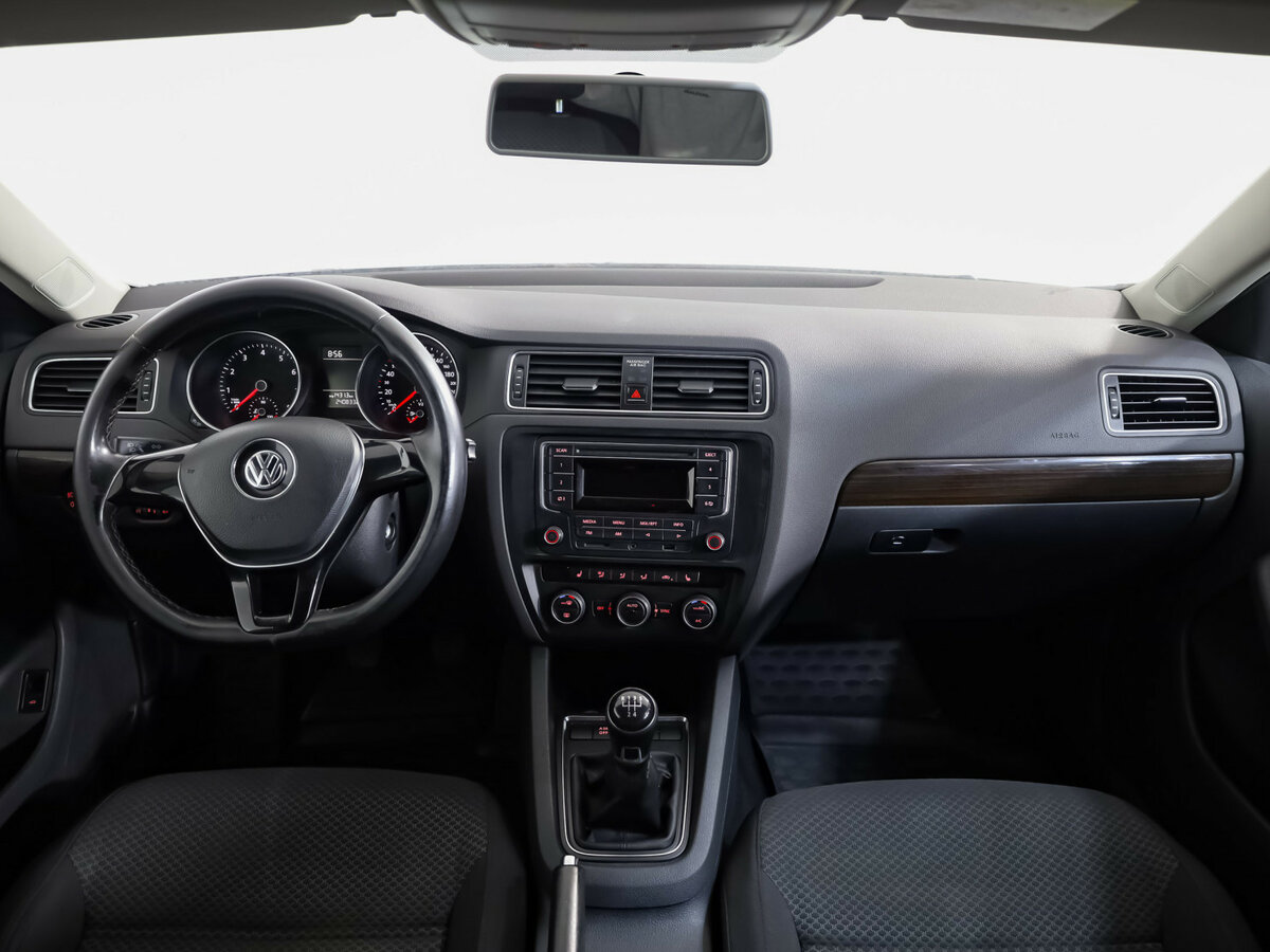Volkswagen Jetta с пробегом — 2015 год. Фото: #7