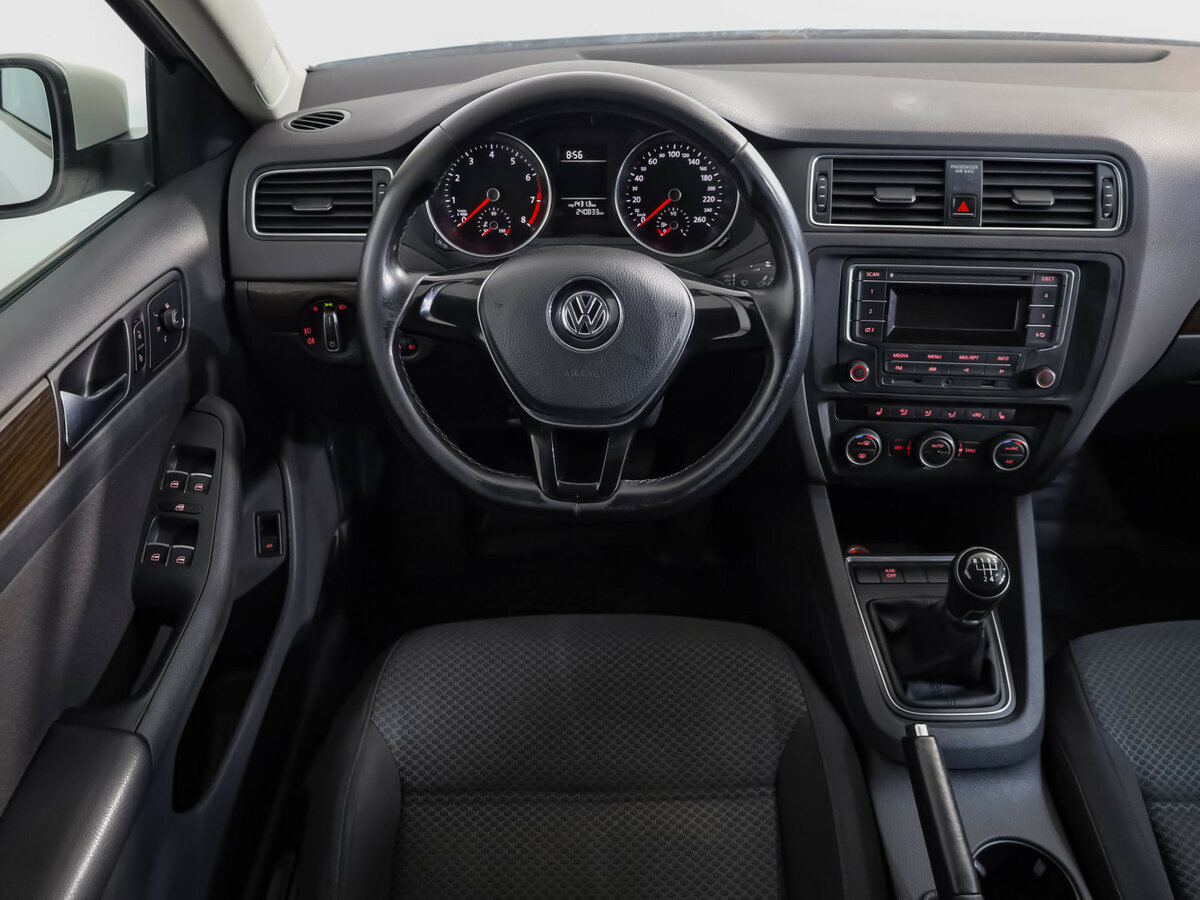 Volkswagen Jetta с пробегом — 2015 год. Фото: #8
