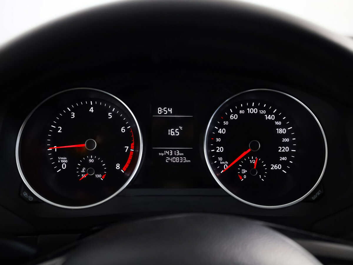 Volkswagen Jetta с пробегом — 2015 год. Фото: #9