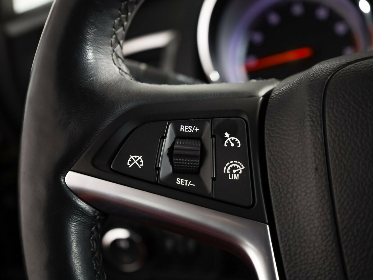 Opel Astra с пробегом — 2012 год. Фото: #9