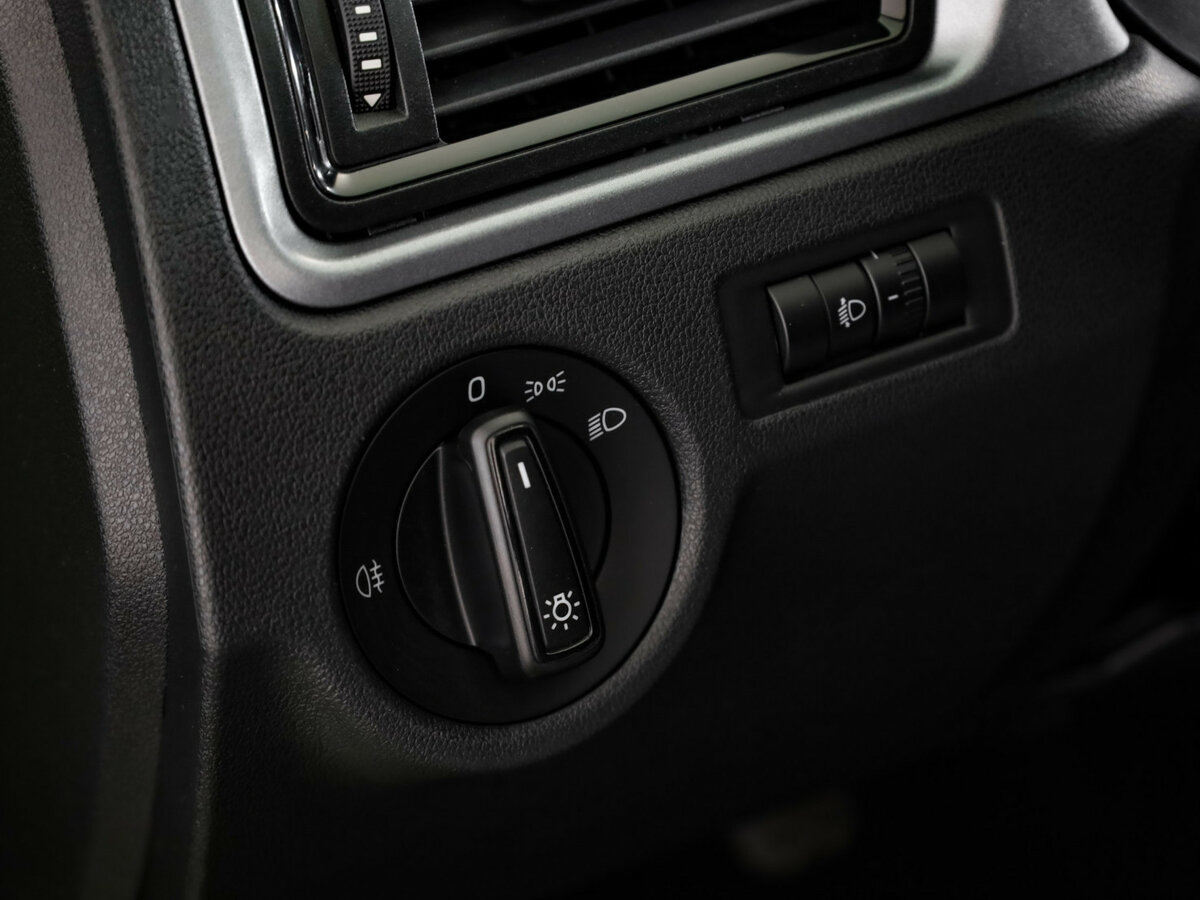 Skoda Rapid с пробегом — 2018 год. Фото: #11