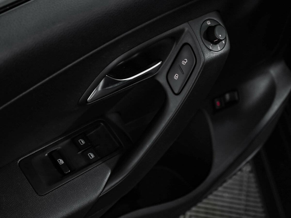 Volkswagen Polo с пробегом — 2018 год. Фото: #14