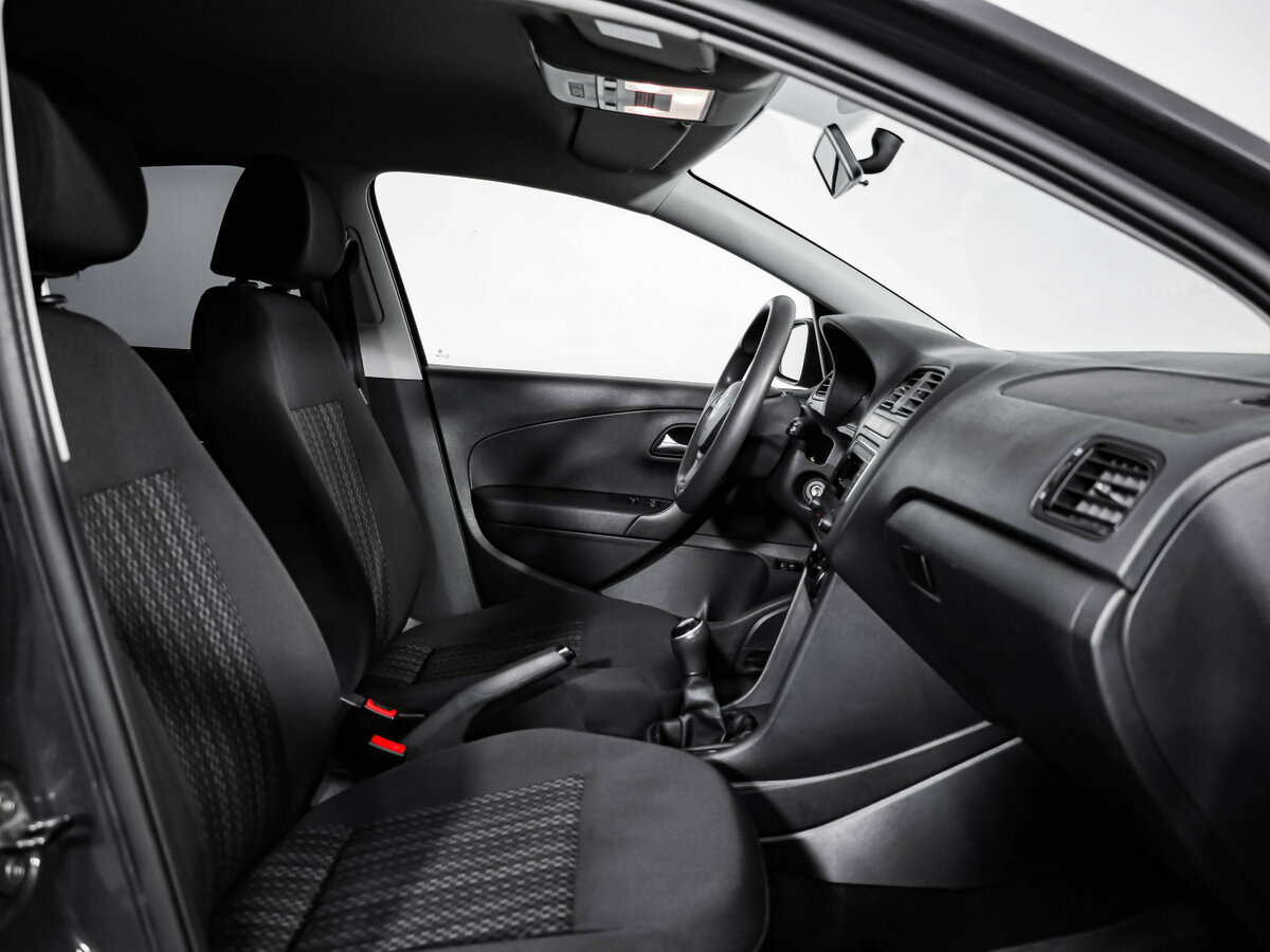 Volkswagen Polo с пробегом — 2018 год. Фото: #16