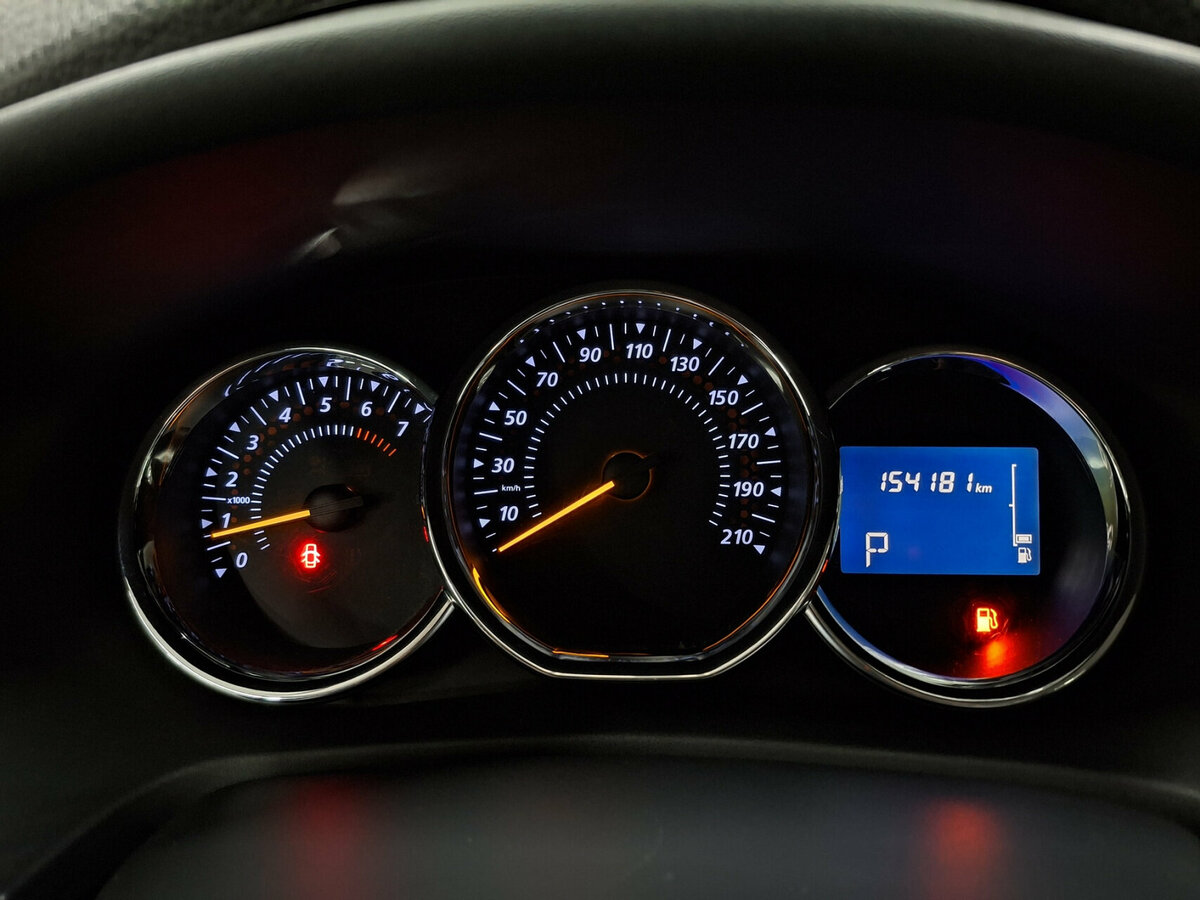 Renault Sandero с пробегом — 2016 год. Фото: #12