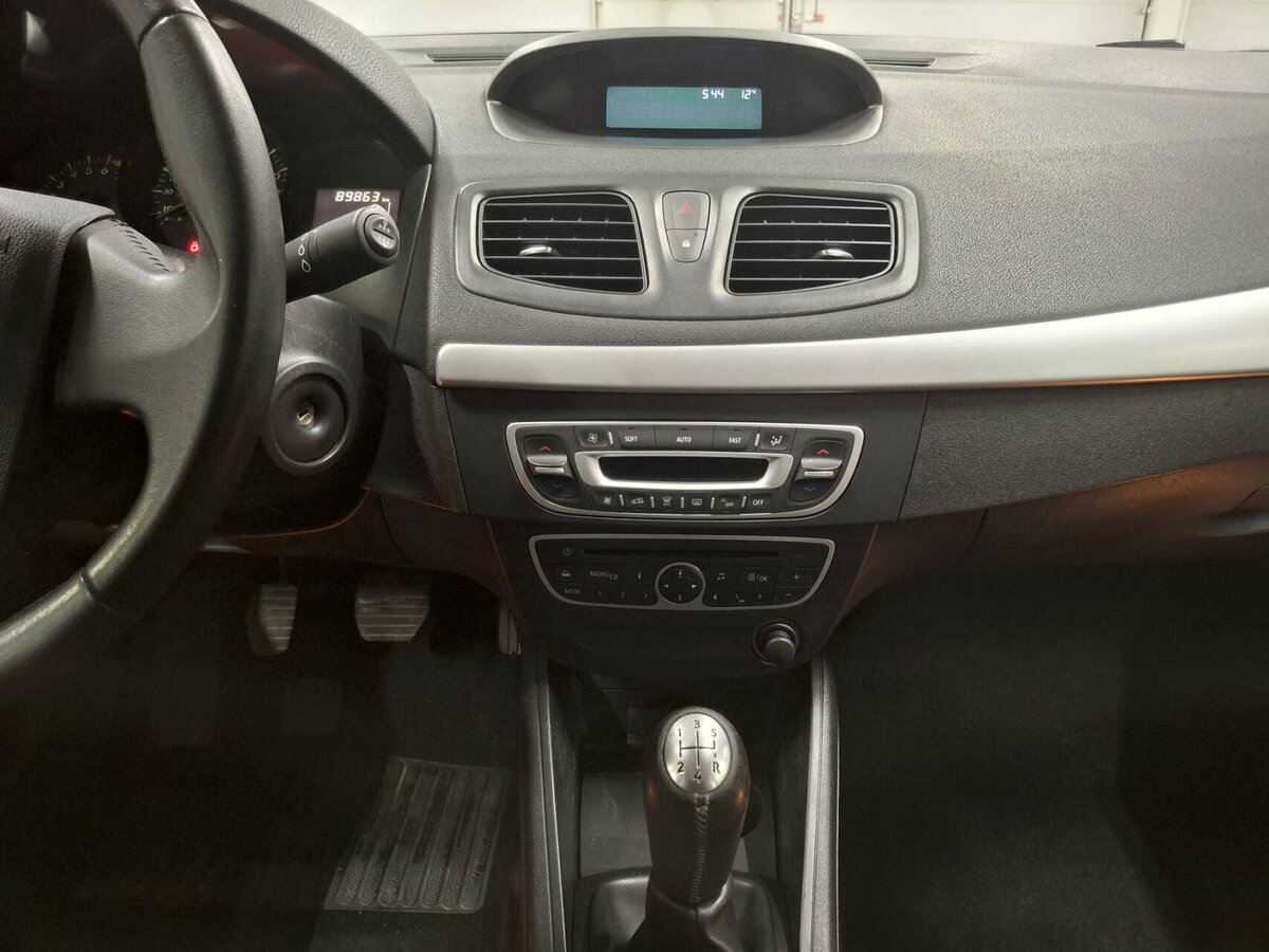 Renault Fluence с пробегом — 2012 год. Фото: #14