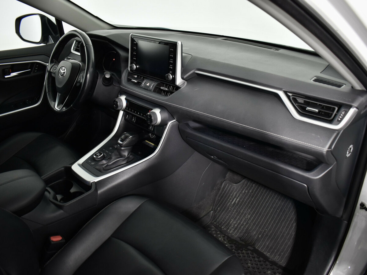 Toyota RAV4 с пробегом — 2019 год. Фото: #12