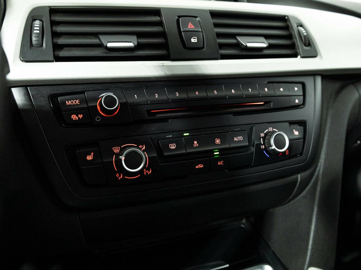 BMW 3 серии с пробегом — 2015 год. Фото: #18