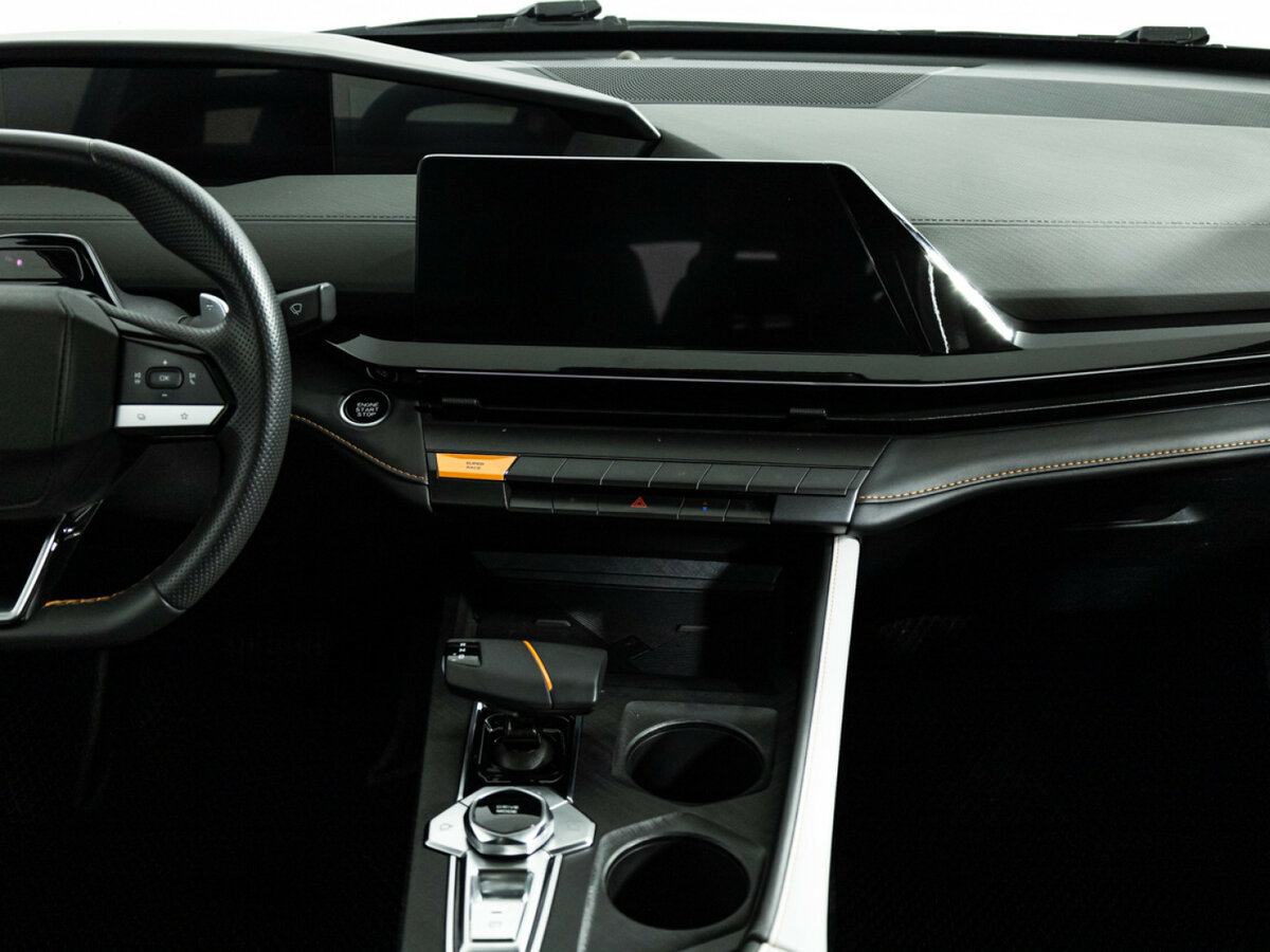 Changan UNI-V с пробегом — 2024 год. Фото: #13