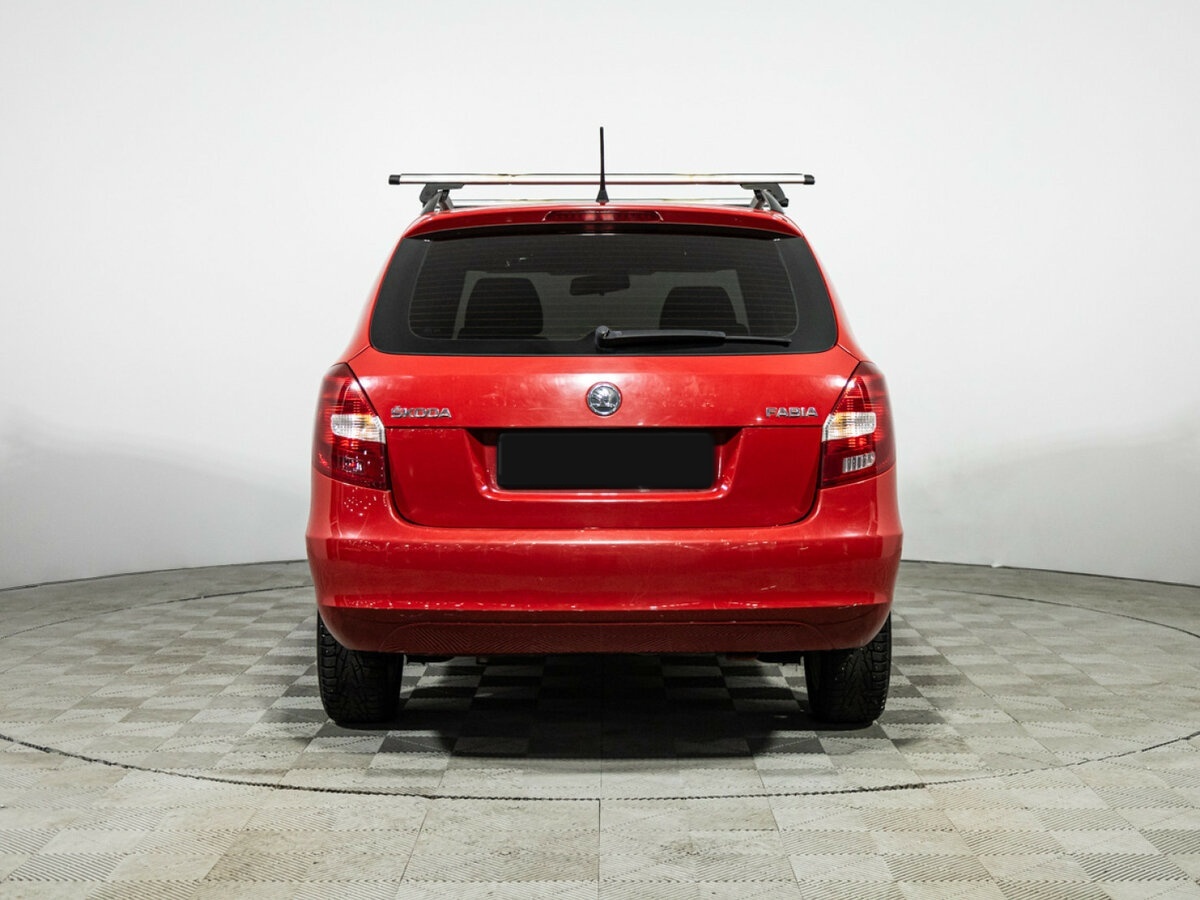 Skoda Fabia с пробегом — 2014 год. Фото: #4