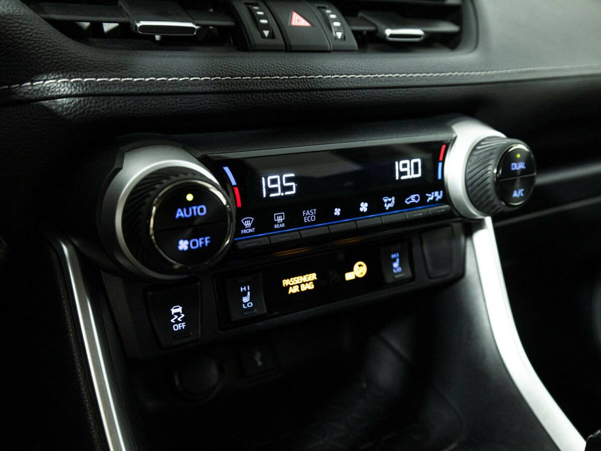 Toyota RAV4 с пробегом — 2021 год. Фото: #15