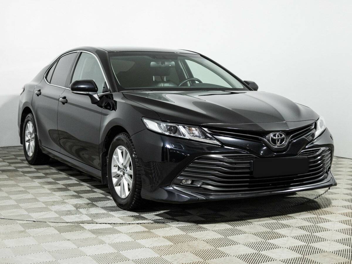 Toyota Camry с пробегом — 2018 год. Фото: #2