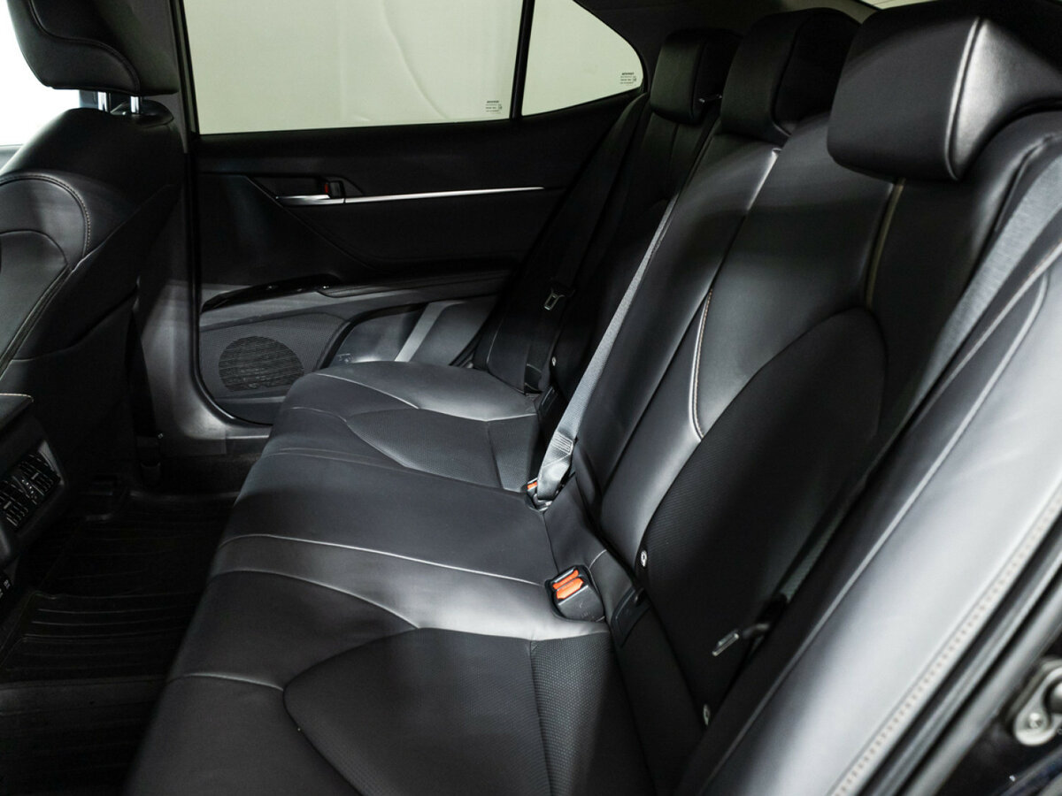 Toyota Camry с пробегом — 2018 год. Фото: #9