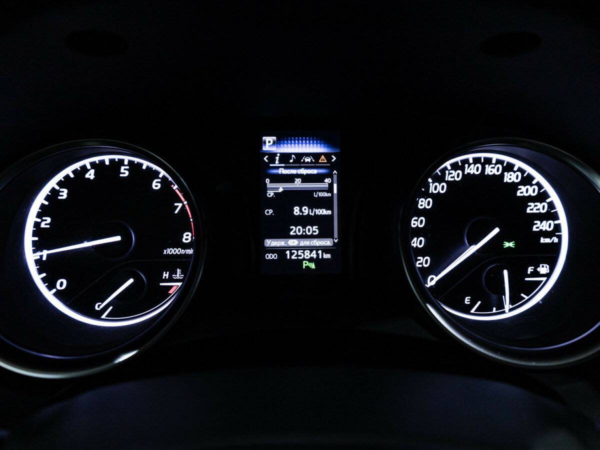 Toyota Camry с пробегом — 2018 год. Фото: #11