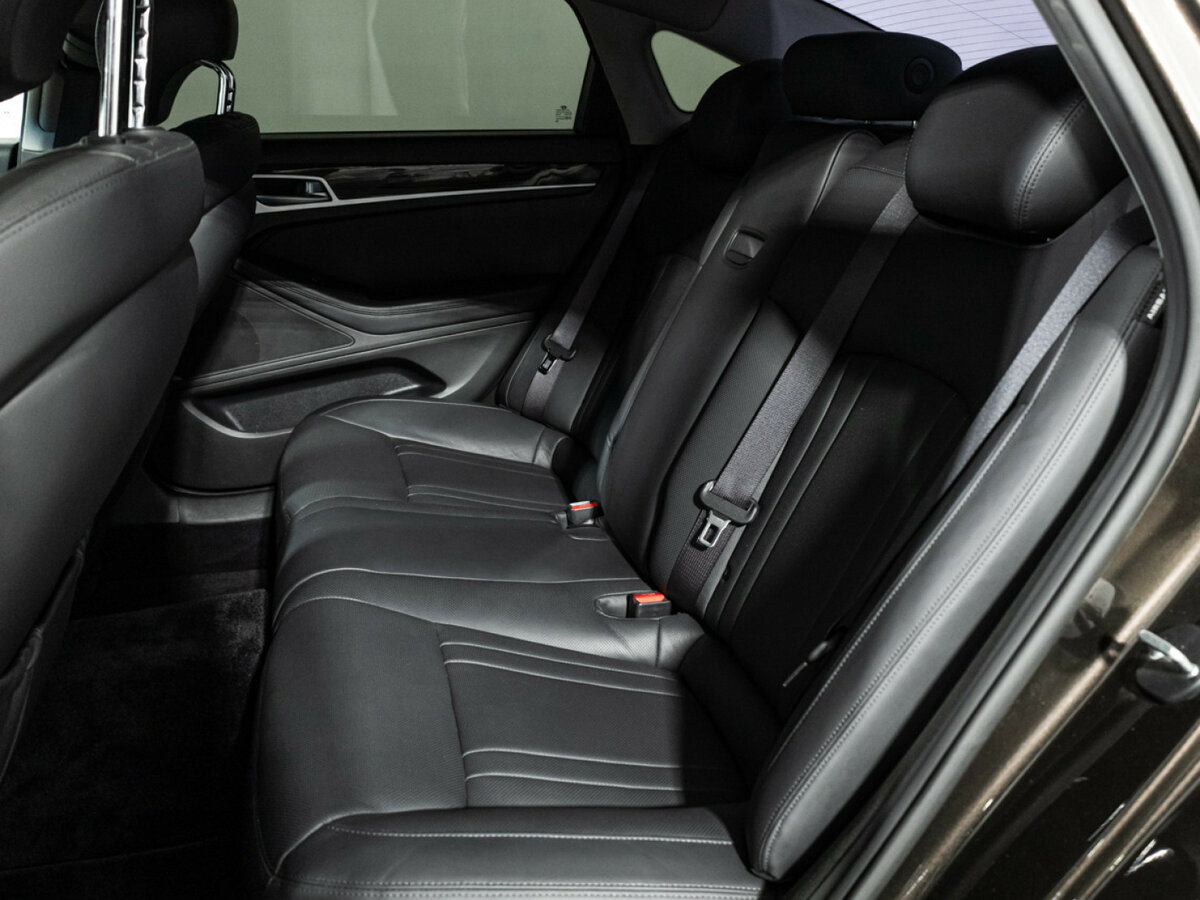 Hyundai Genesis с пробегом — 2015 год. Фото: #9