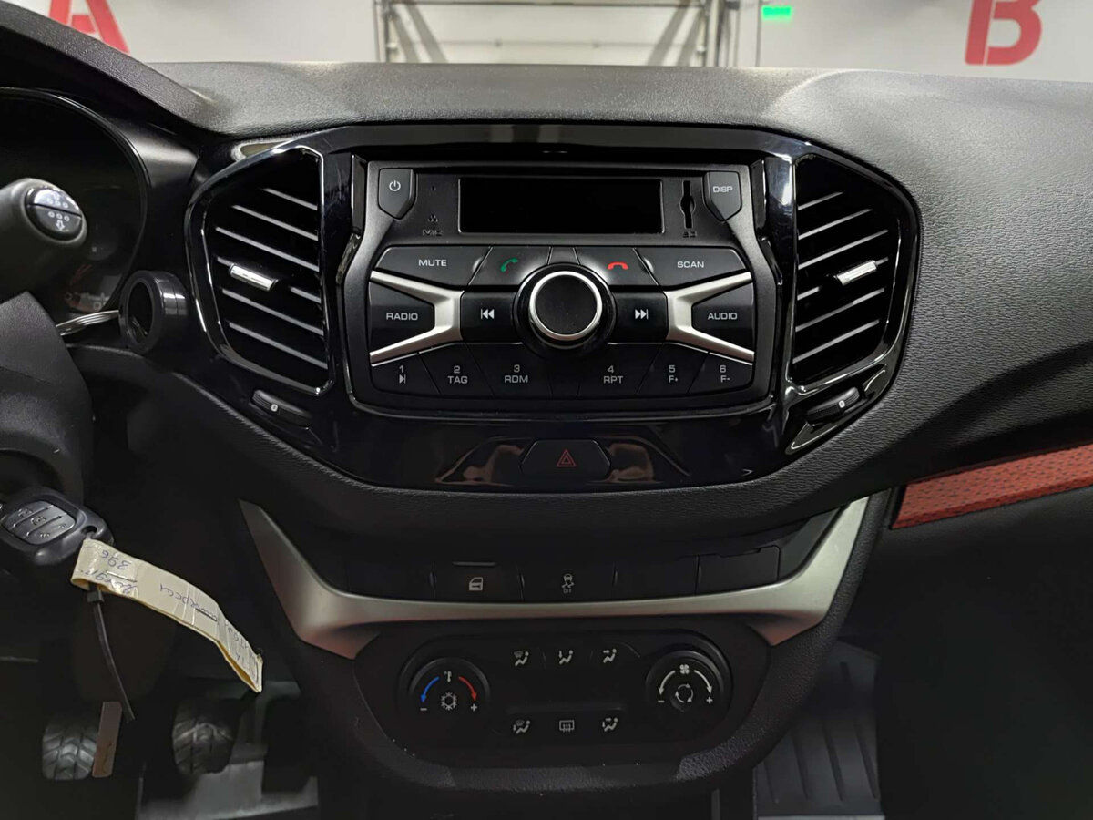 Lada (ВАЗ) Vesta с пробегом — 2019 год. Фото: #13