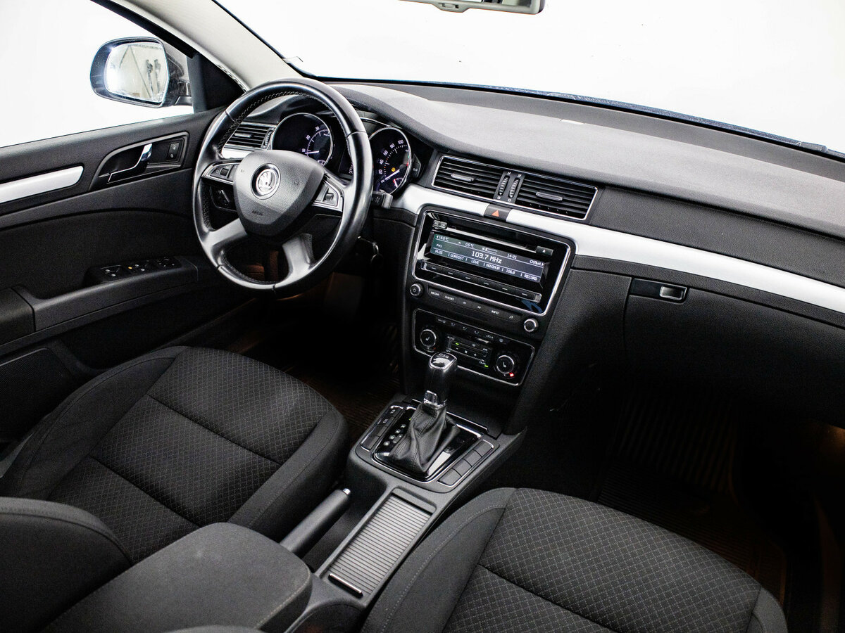 Skoda Superb с пробегом — 2014 год. Фото: #10