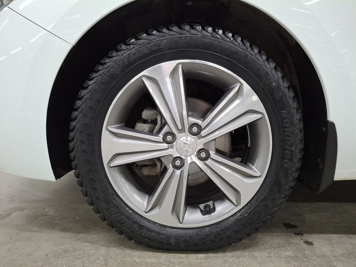 Hyundai Solaris с пробегом — 2017 год. Фото: #17