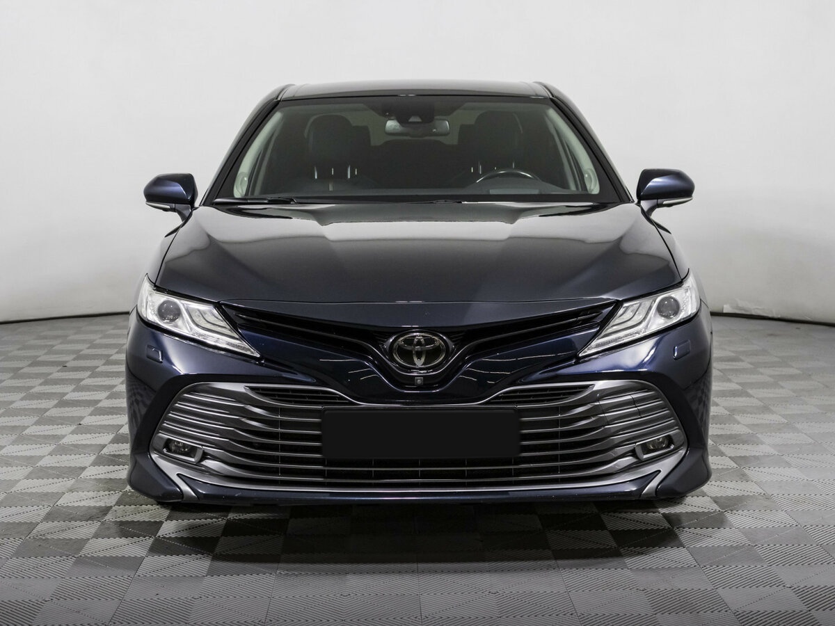 Toyota Camry с пробегом — 2018 год. Фото: #1