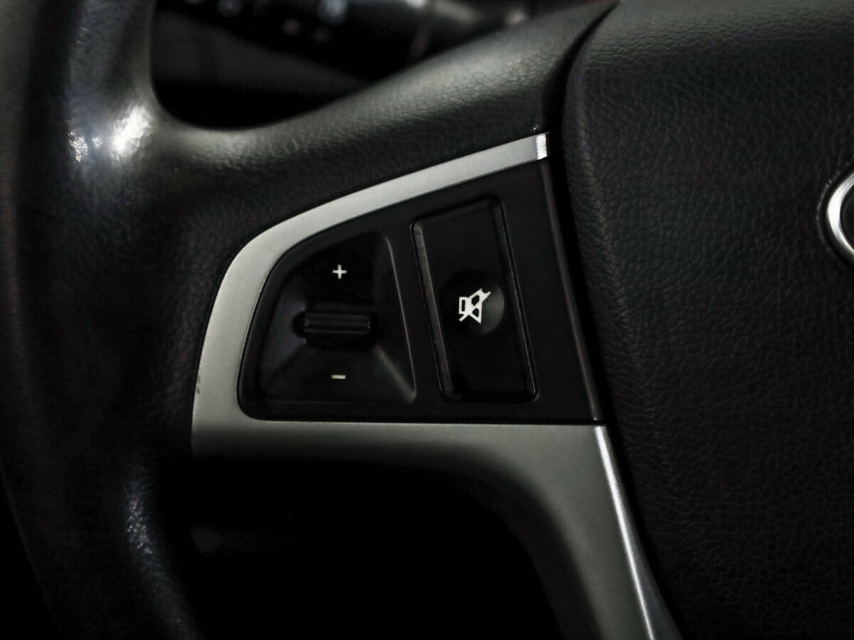 Hyundai Solaris с пробегом — 2013 год. Фото: #12