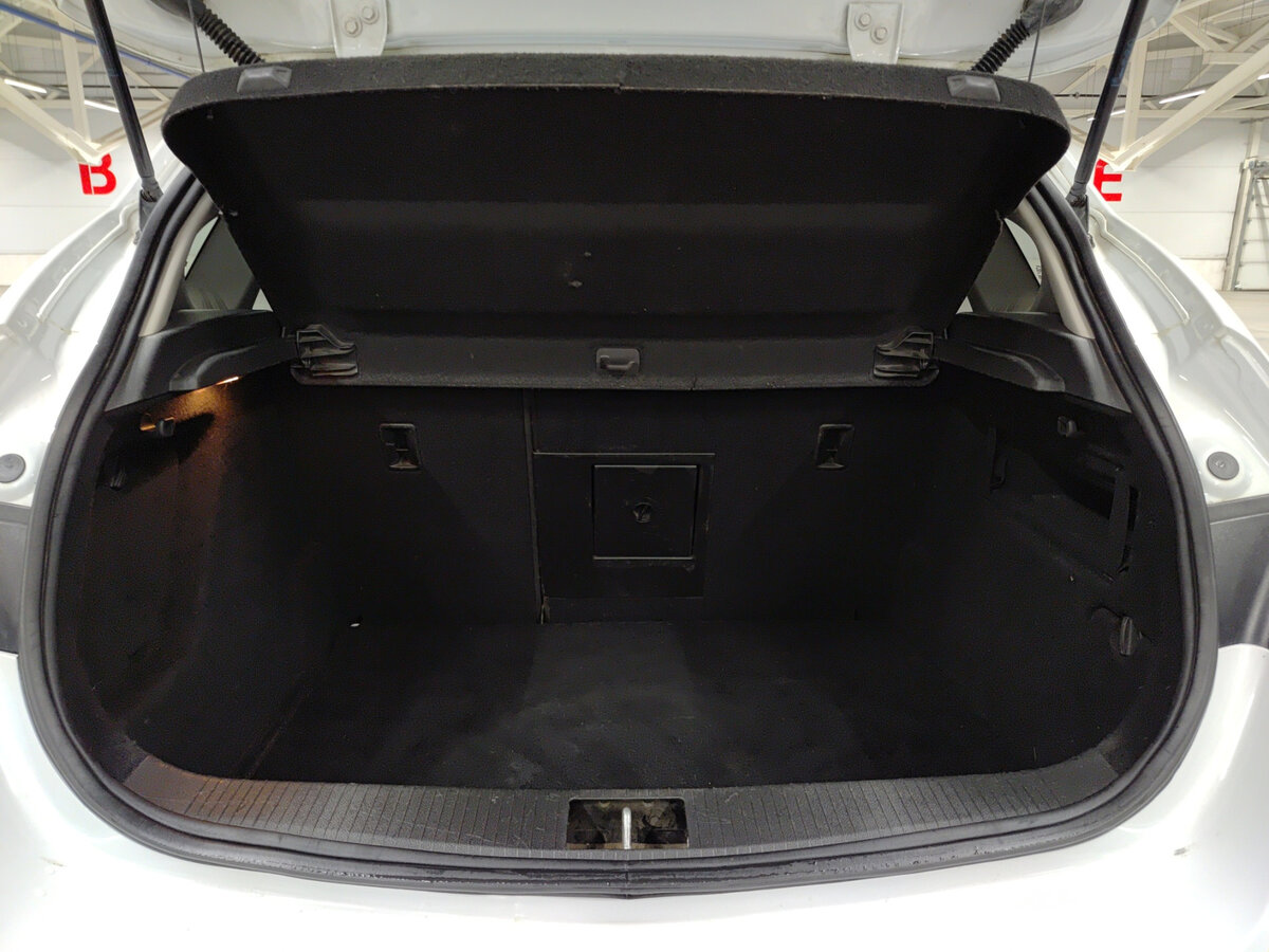 Opel Astra с пробегом — 2013 год. Фото: #9