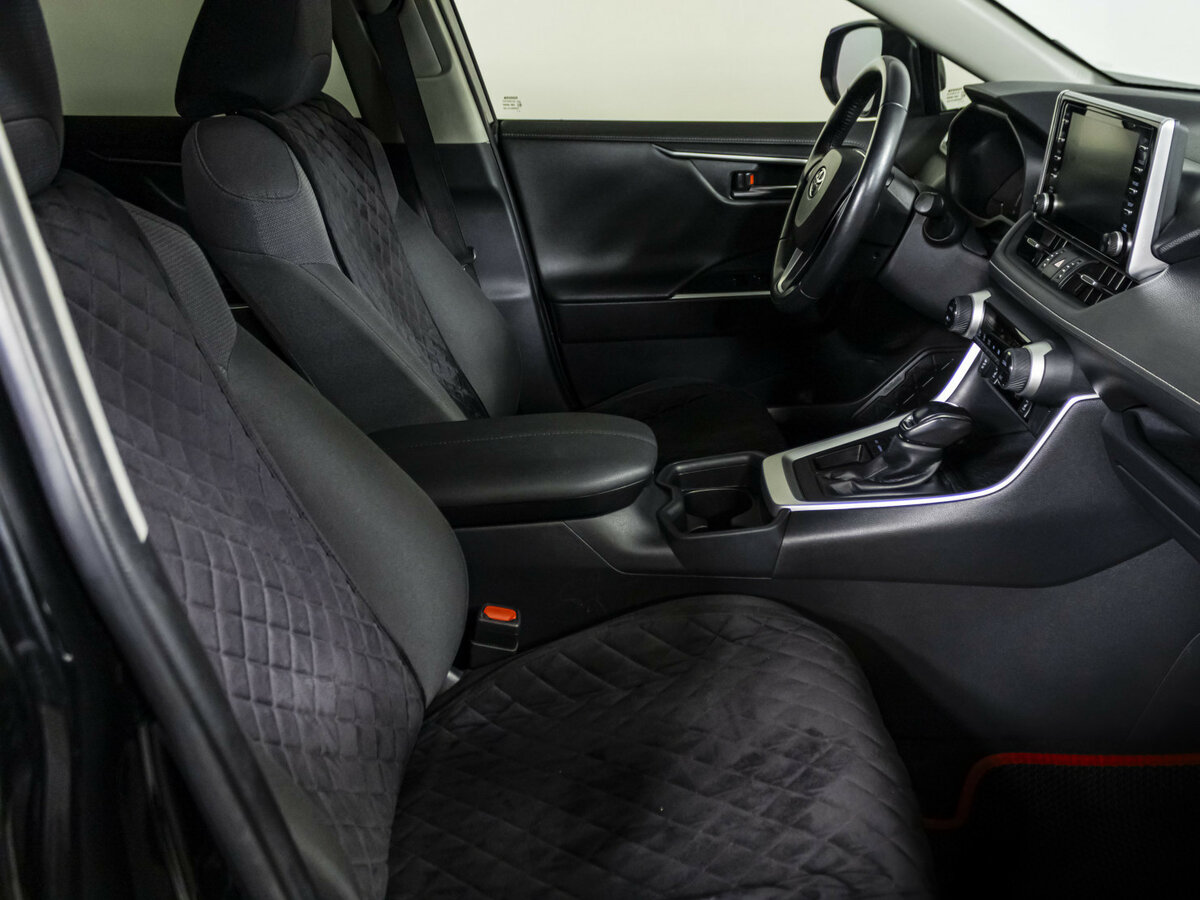 Toyota RAV4 с пробегом — 2020 год. Фото: #7