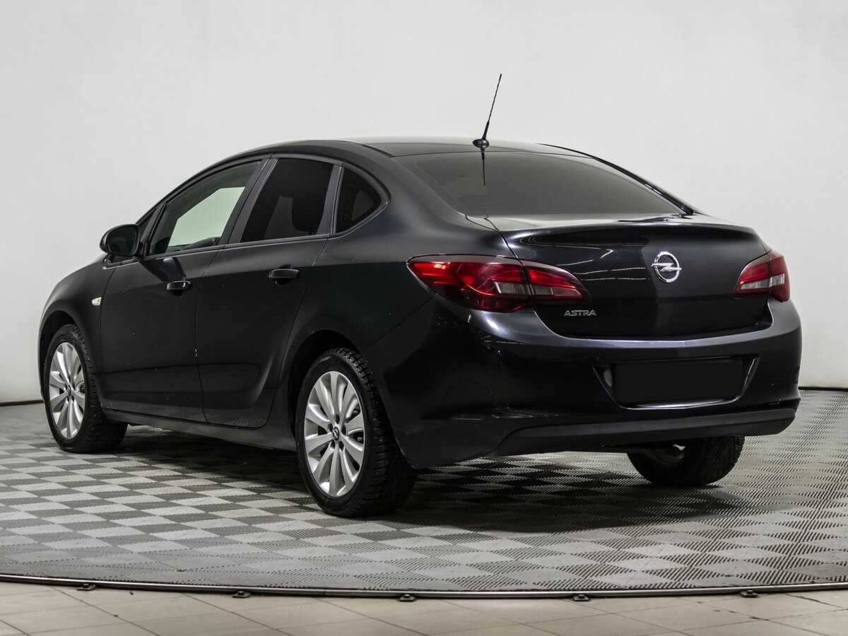 Opel Astra с пробегом — 2013 год. Фото: #5