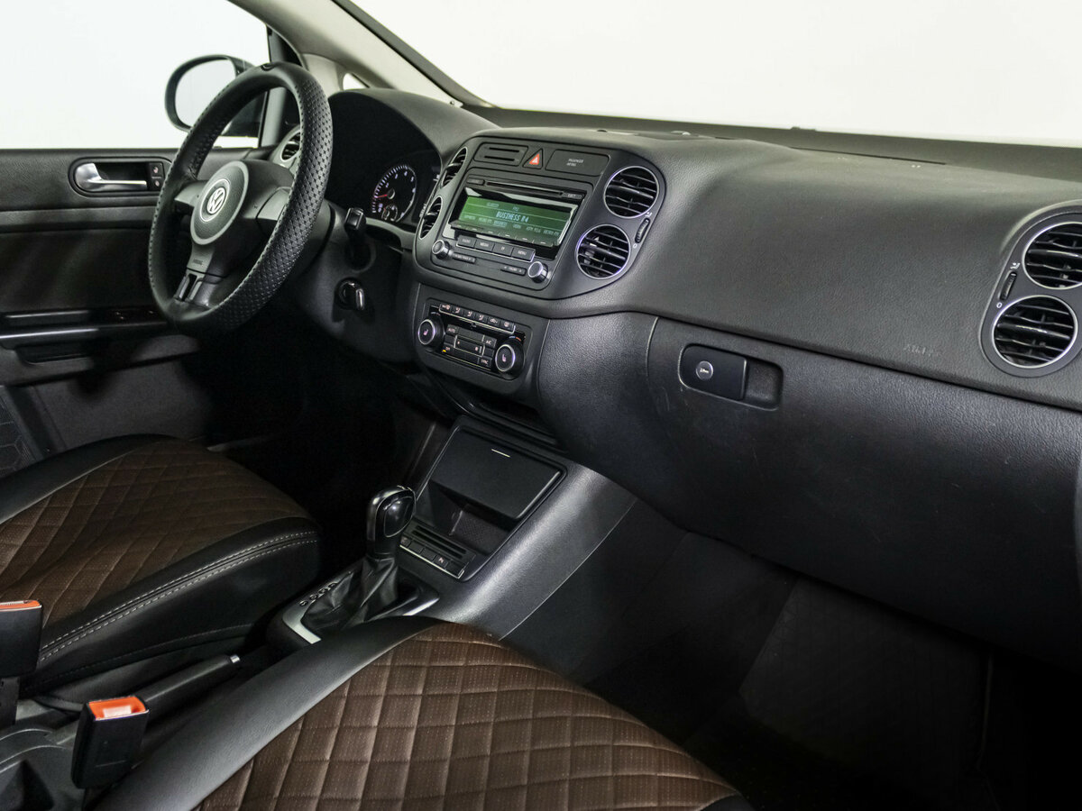 Volkswagen Golf Plus с пробегом — 2013 год. Фото: #6