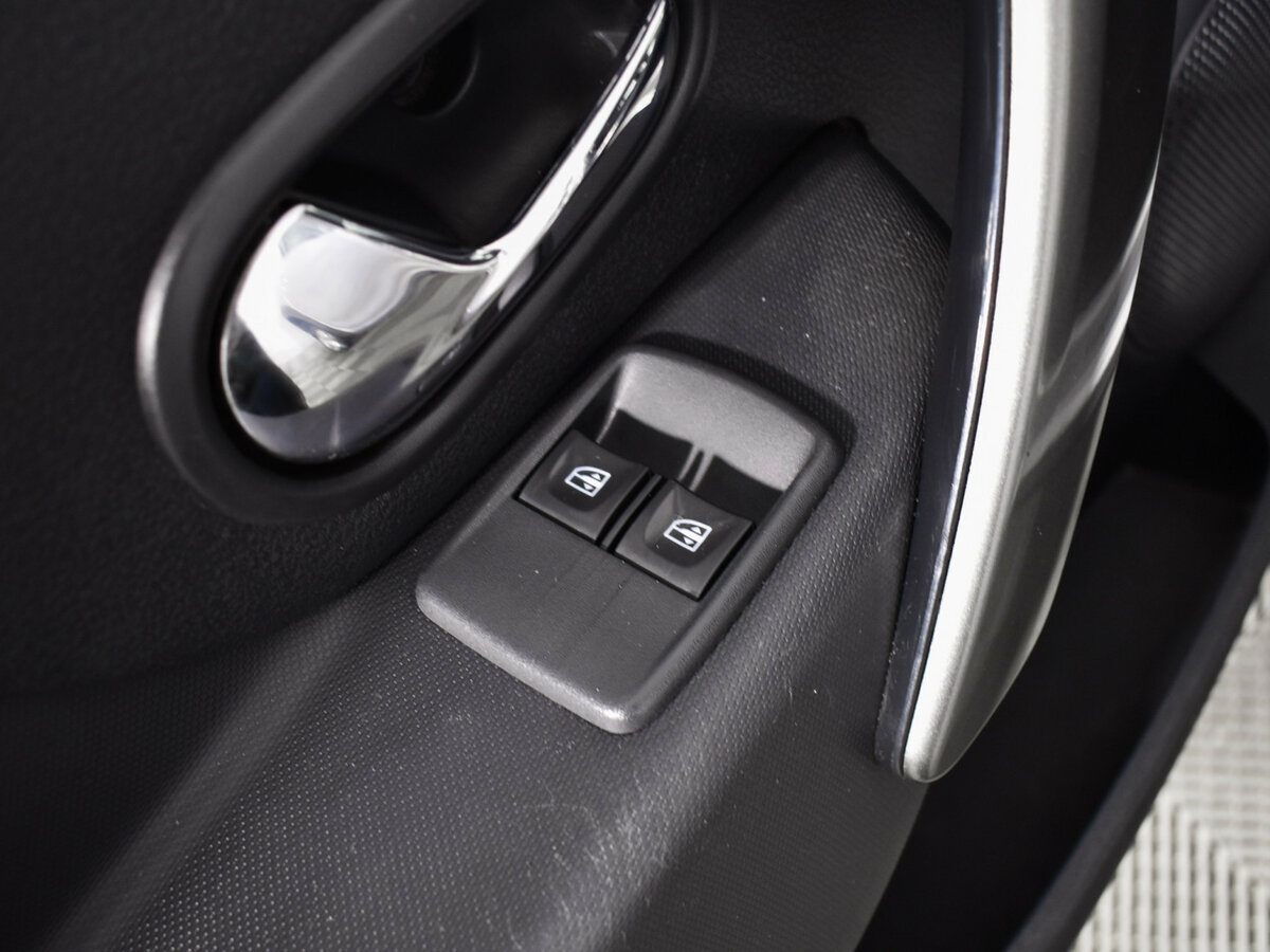 Renault Sandero с пробегом — 2016 год. Фото: #14