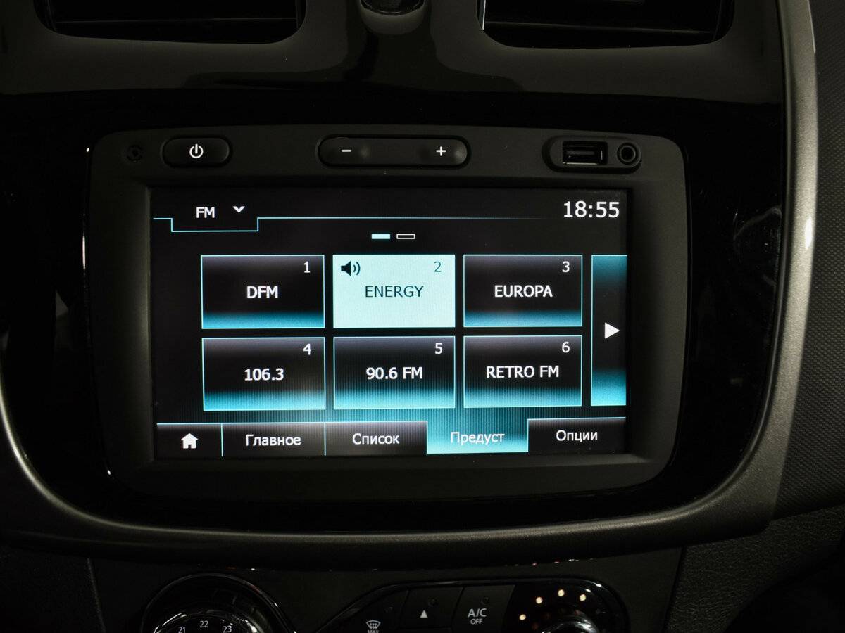 Renault Sandero с пробегом — 2016 год. Фото: #15