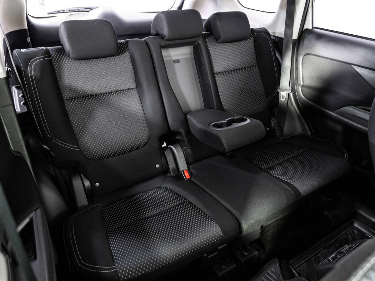 Mitsubishi Outlander с пробегом — 2018 год. Фото: #19