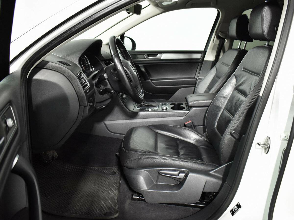 Volkswagen Touareg с пробегом — 2015 год. Фото: #9