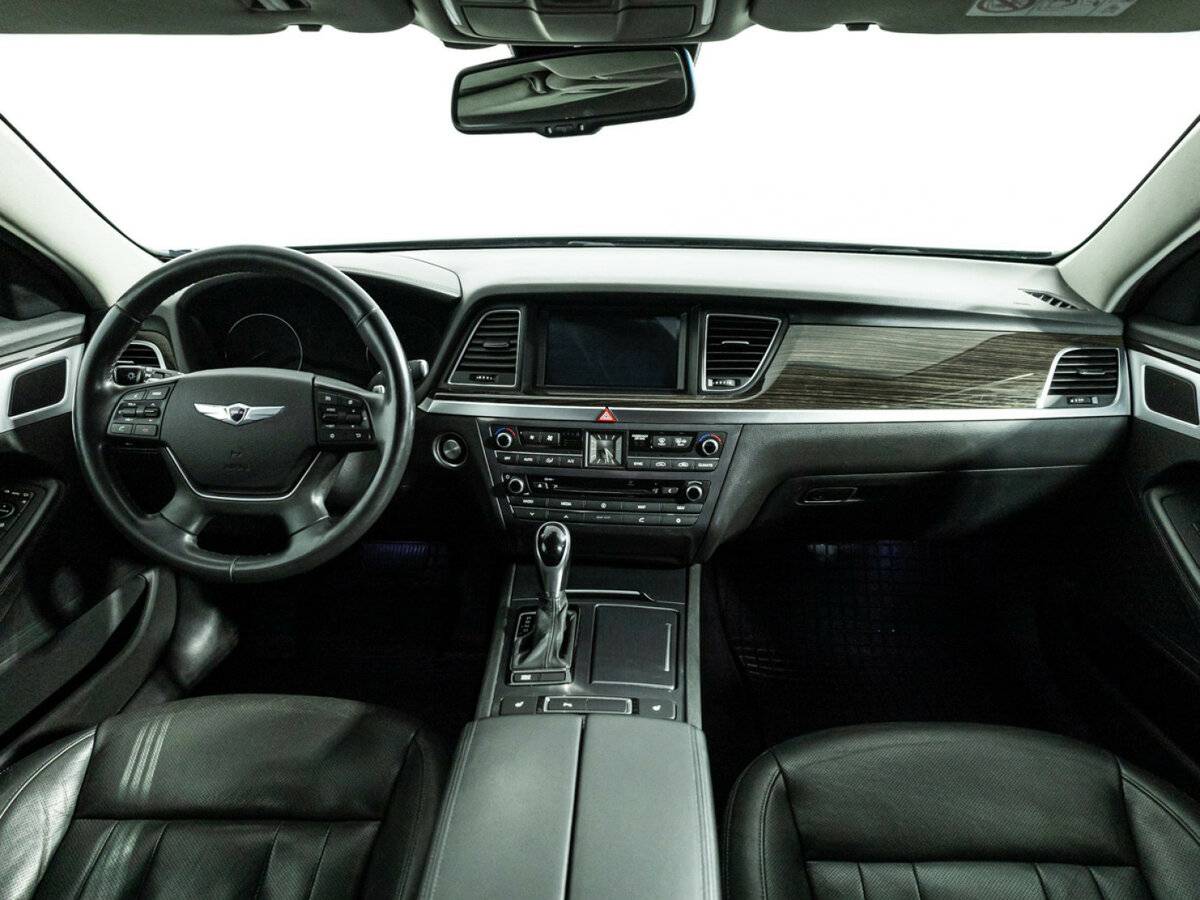 Hyundai Genesis с пробегом — 2015 год. Фото: #10