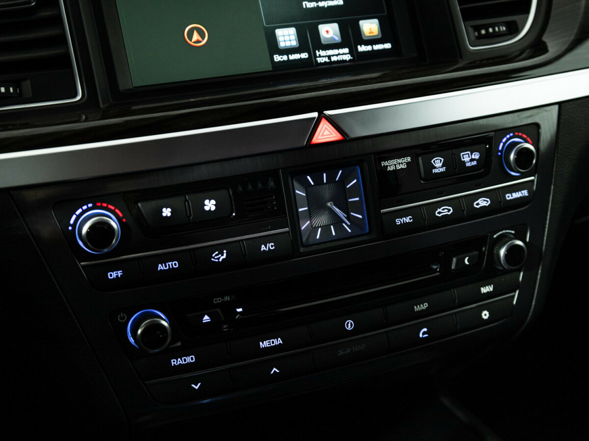 Hyundai Genesis с пробегом — 2015 год. Фото: #13