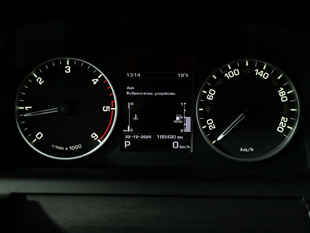 Land Rover Discovery с пробегом — 2015 год. Фото: #9