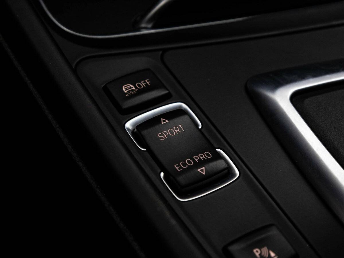 BMW 3 серии с пробегом — 2016 год. Фото: #12