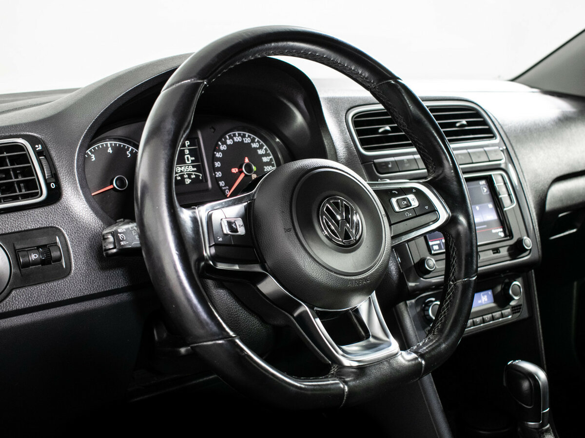 Volkswagen Polo с пробегом — 2018 год. Фото: #12