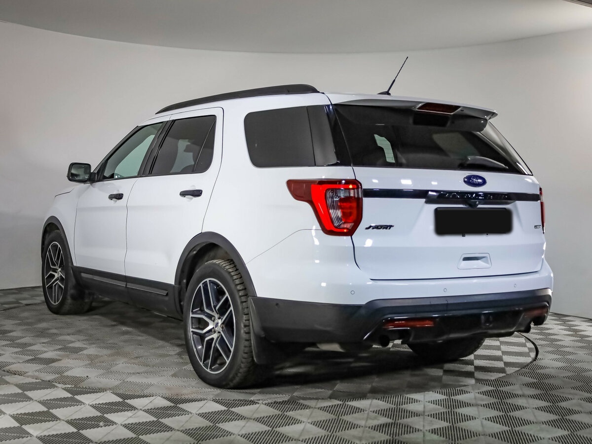Ford Explorer с пробегом — 2015 год. Фото: #5