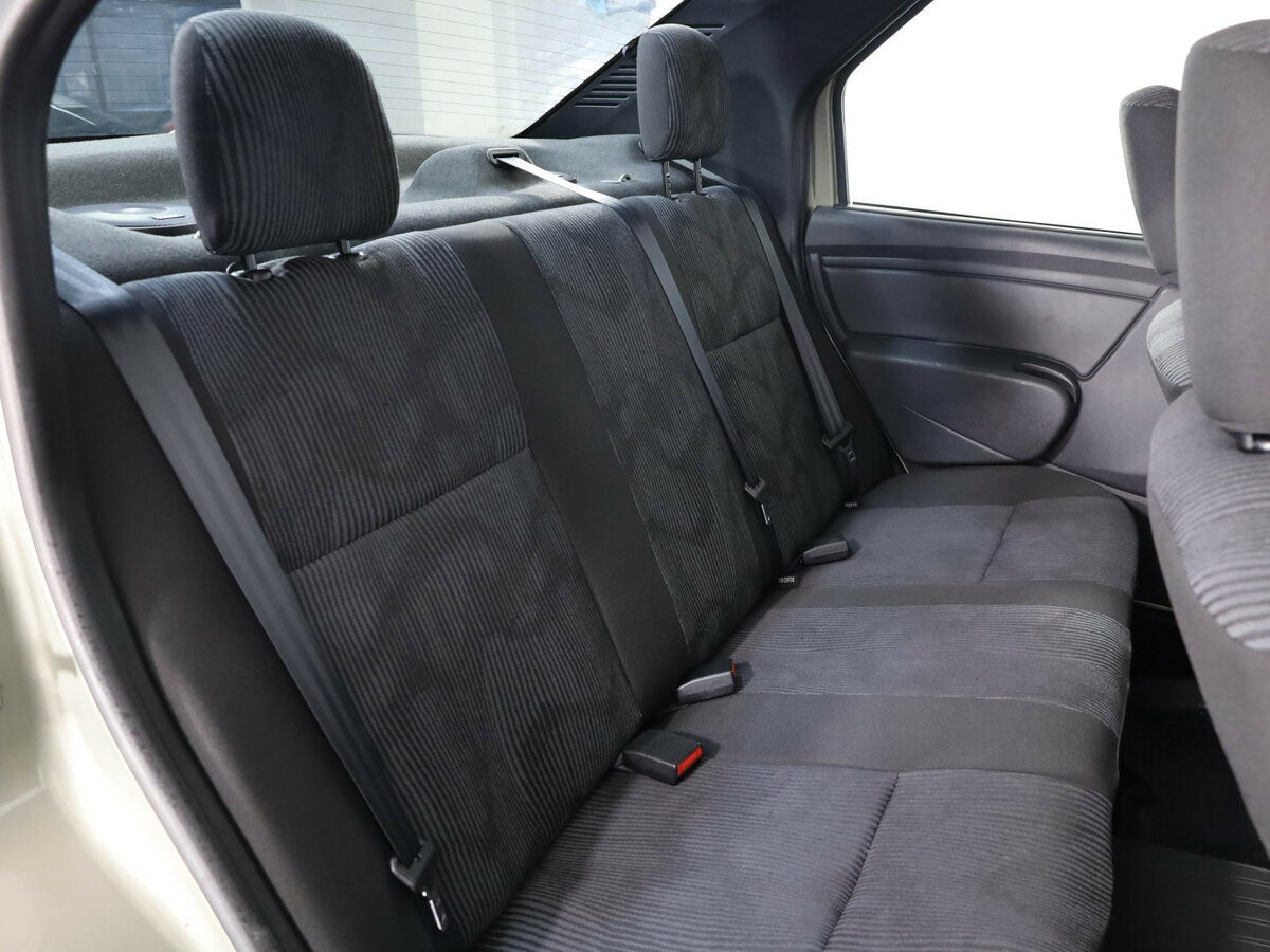 Renault Logan с пробегом — 2015 год. Фото: #16