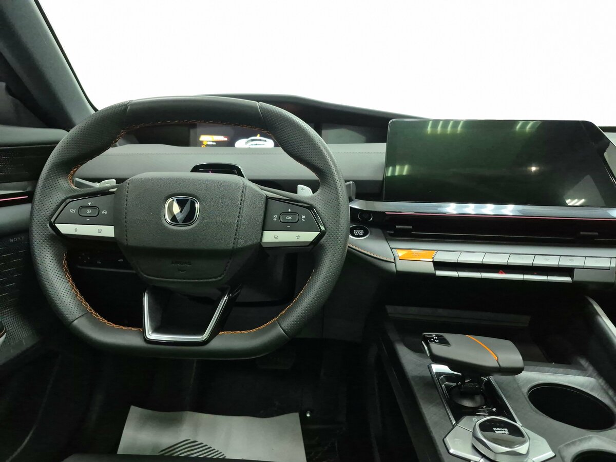 Changan UNI-V с пробегом — 2024 год. Фото: #10