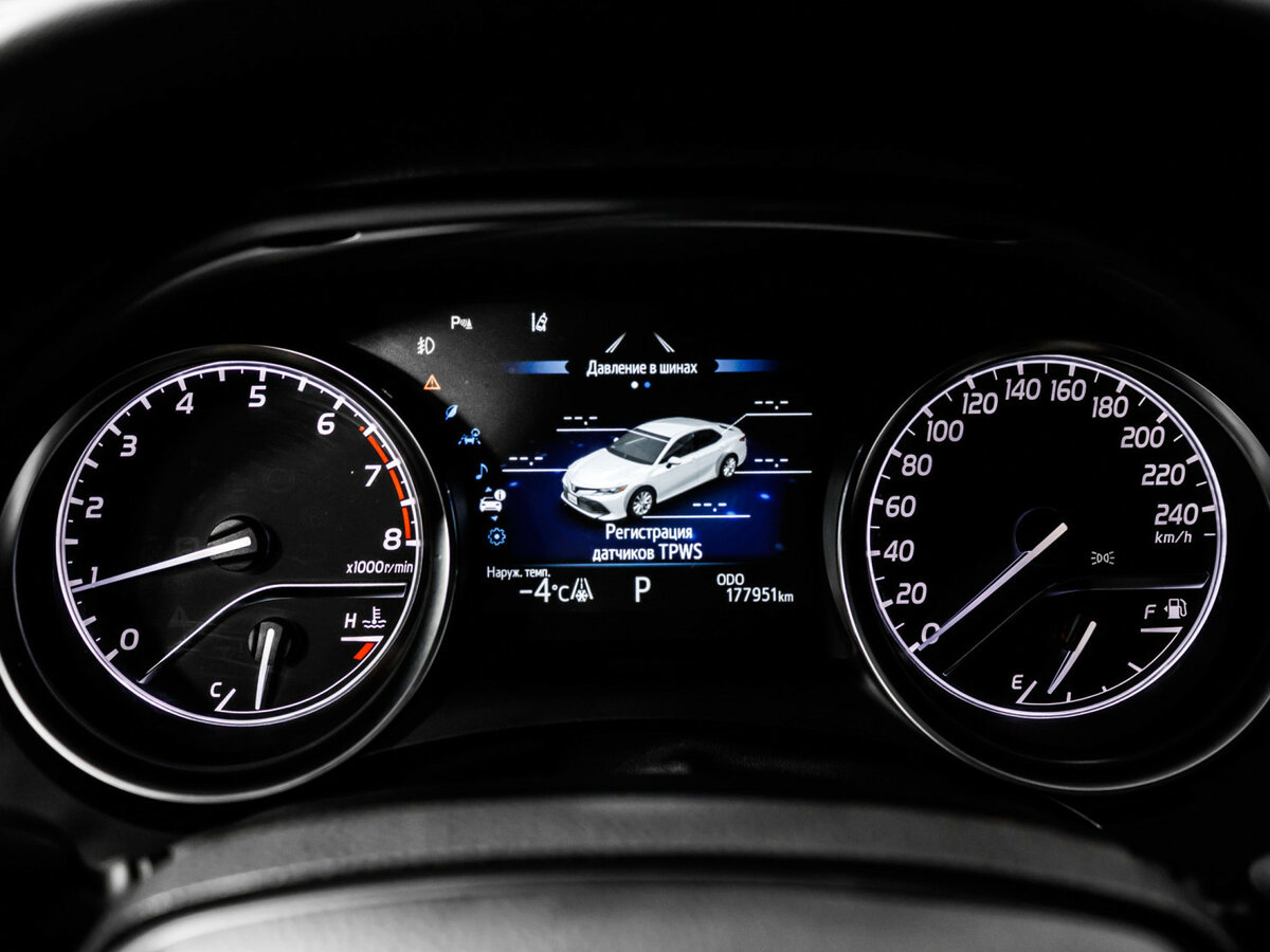 Toyota Camry с пробегом — 2019 год. Фото: #9