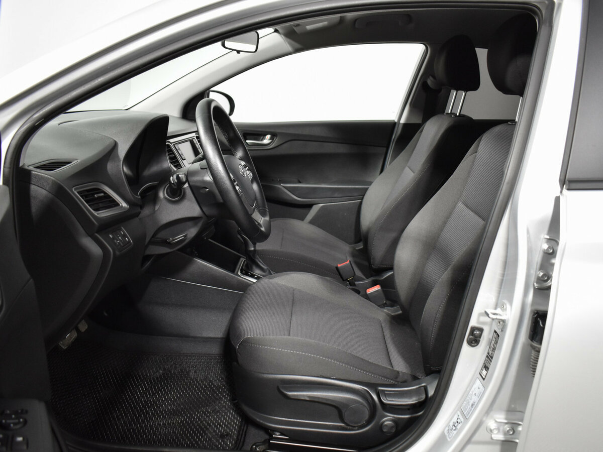 Hyundai Solaris с пробегом — 2020 год. Фото: #9