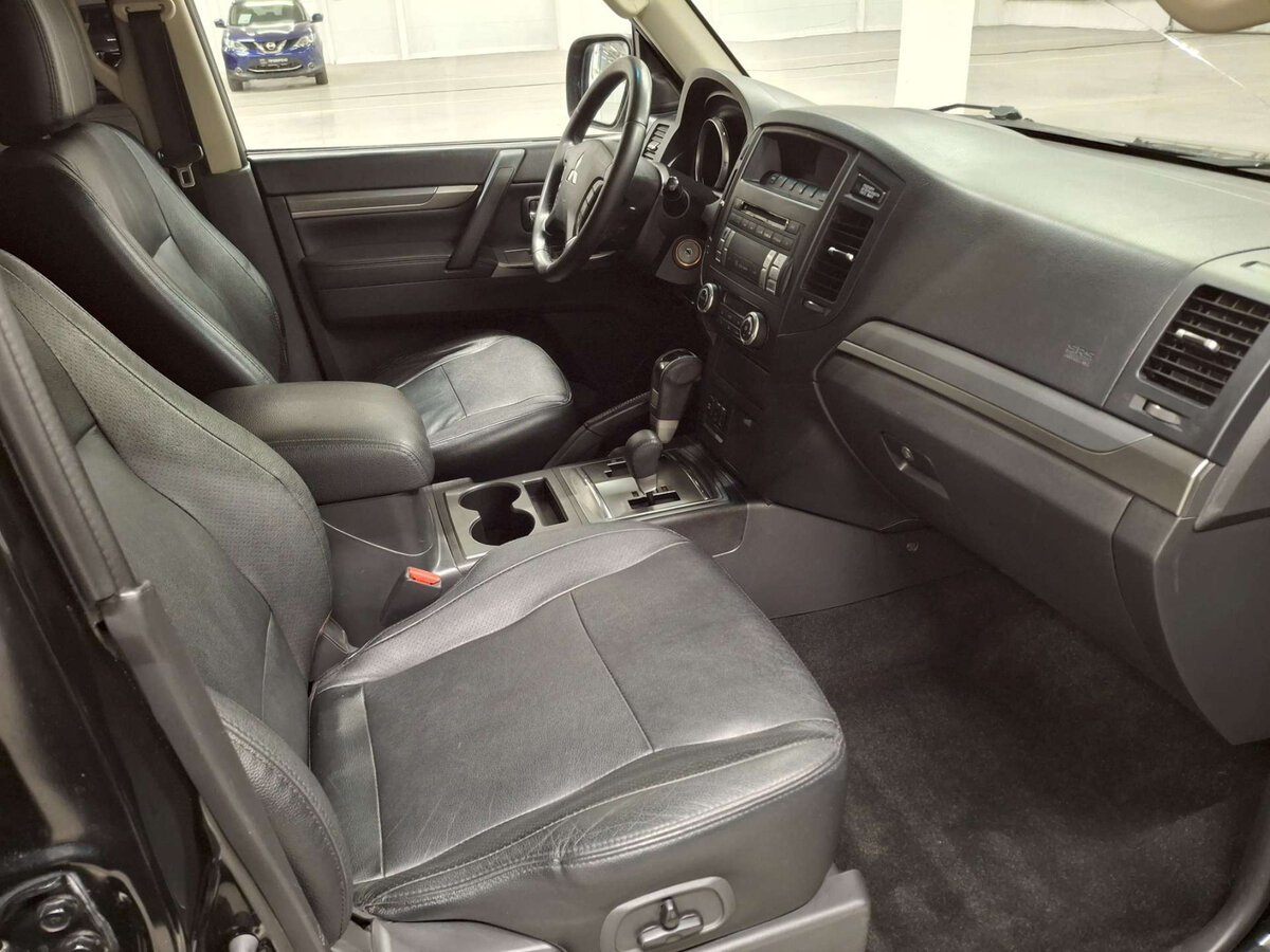 Mitsubishi Pajero с пробегом — 2012 год. Фото: #10